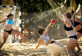 Productivo sábado de beach handball para las mayores y juveniles argentinas